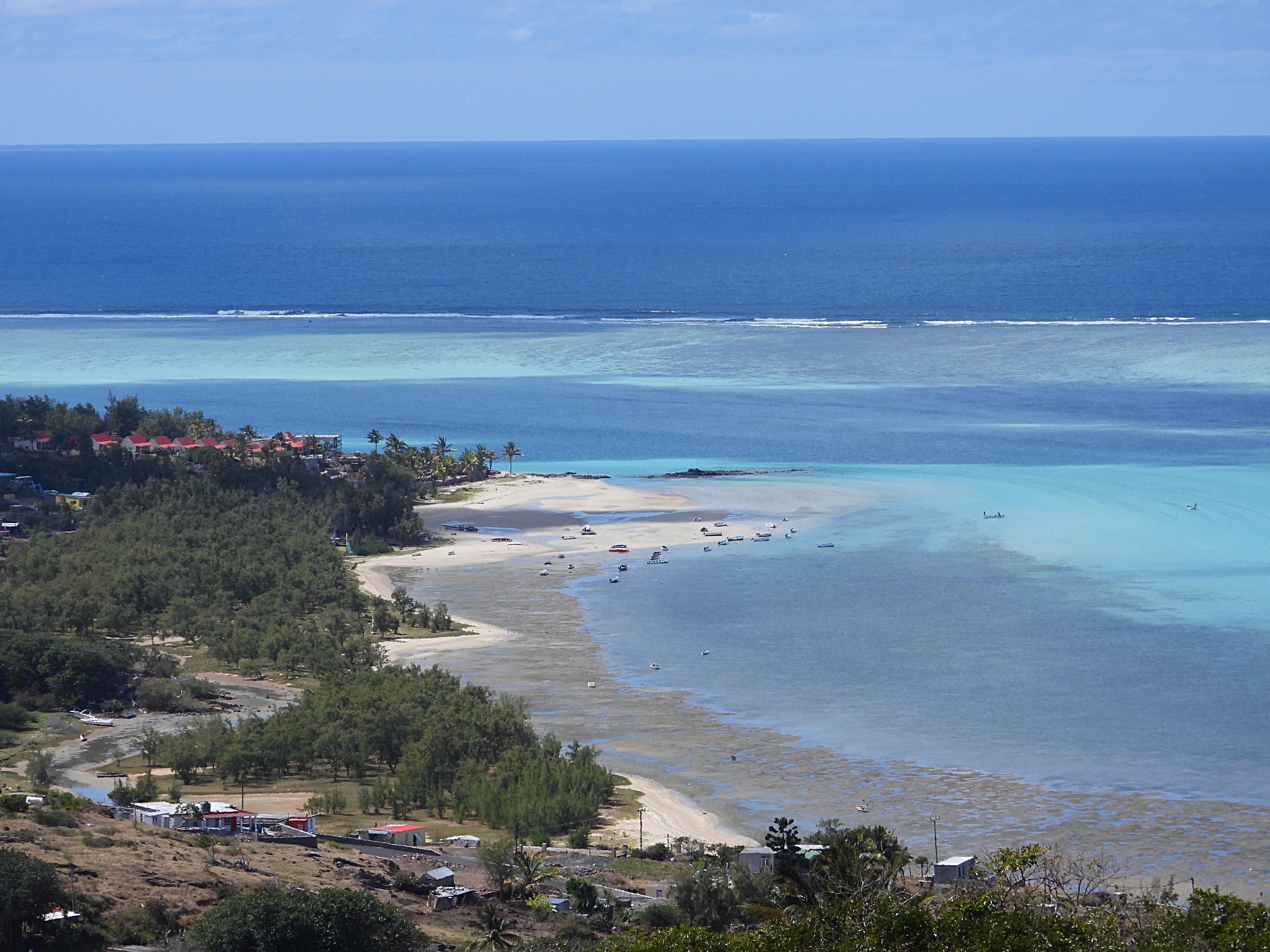 la plage de Mourouk